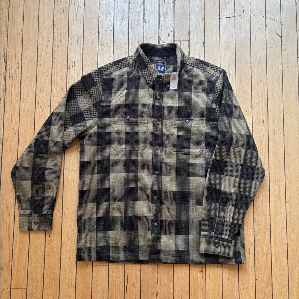 GAP Men’s Checkered Buttondown Shirt in Black and Tan